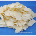 dried garlic flakes